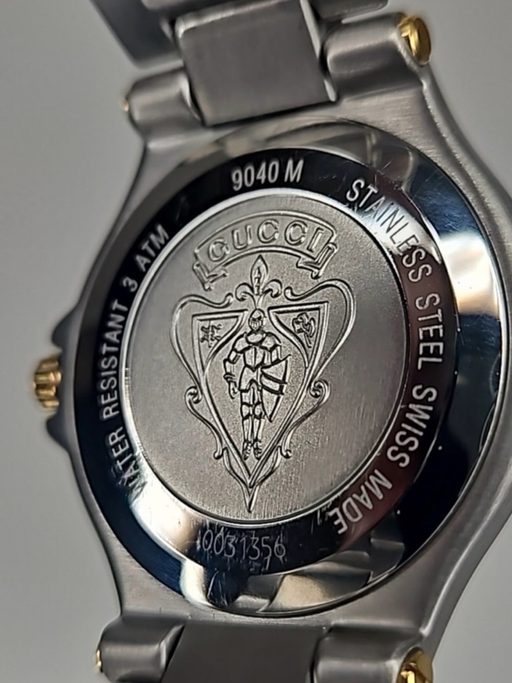 Authentic Gucci Watch 9040 M Mens Dial Quartz Two-Tone Link Date Watch - Picture 4 of 4